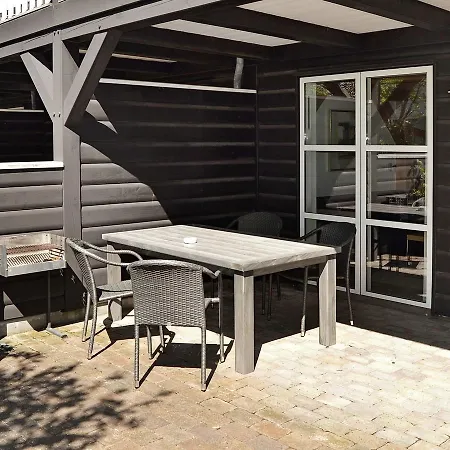 Two-bedroom Holiday In 7 Blavand